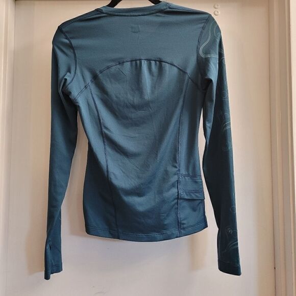 REI sport top with abstract pattern on the sleeve - Picture 5 of 6